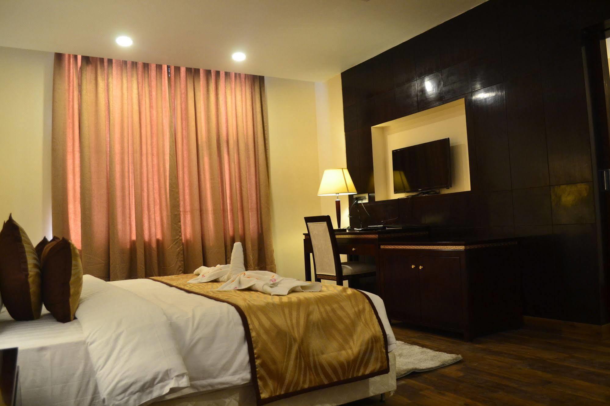 The Legend Hotell Allāhābād Junction Exteriör bild